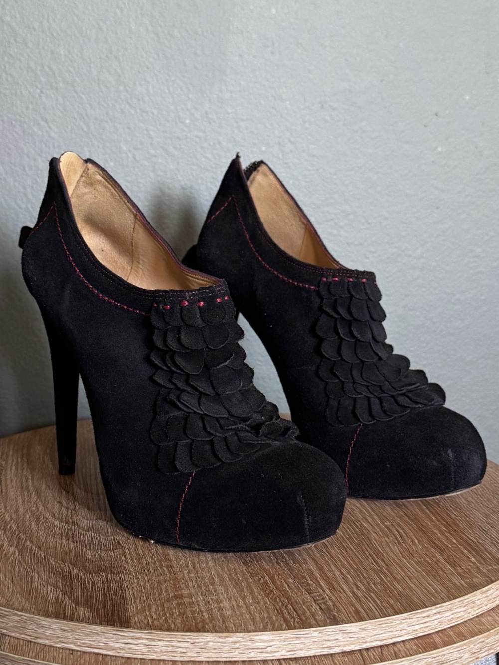 LAMB heels - Picture 2 of 5